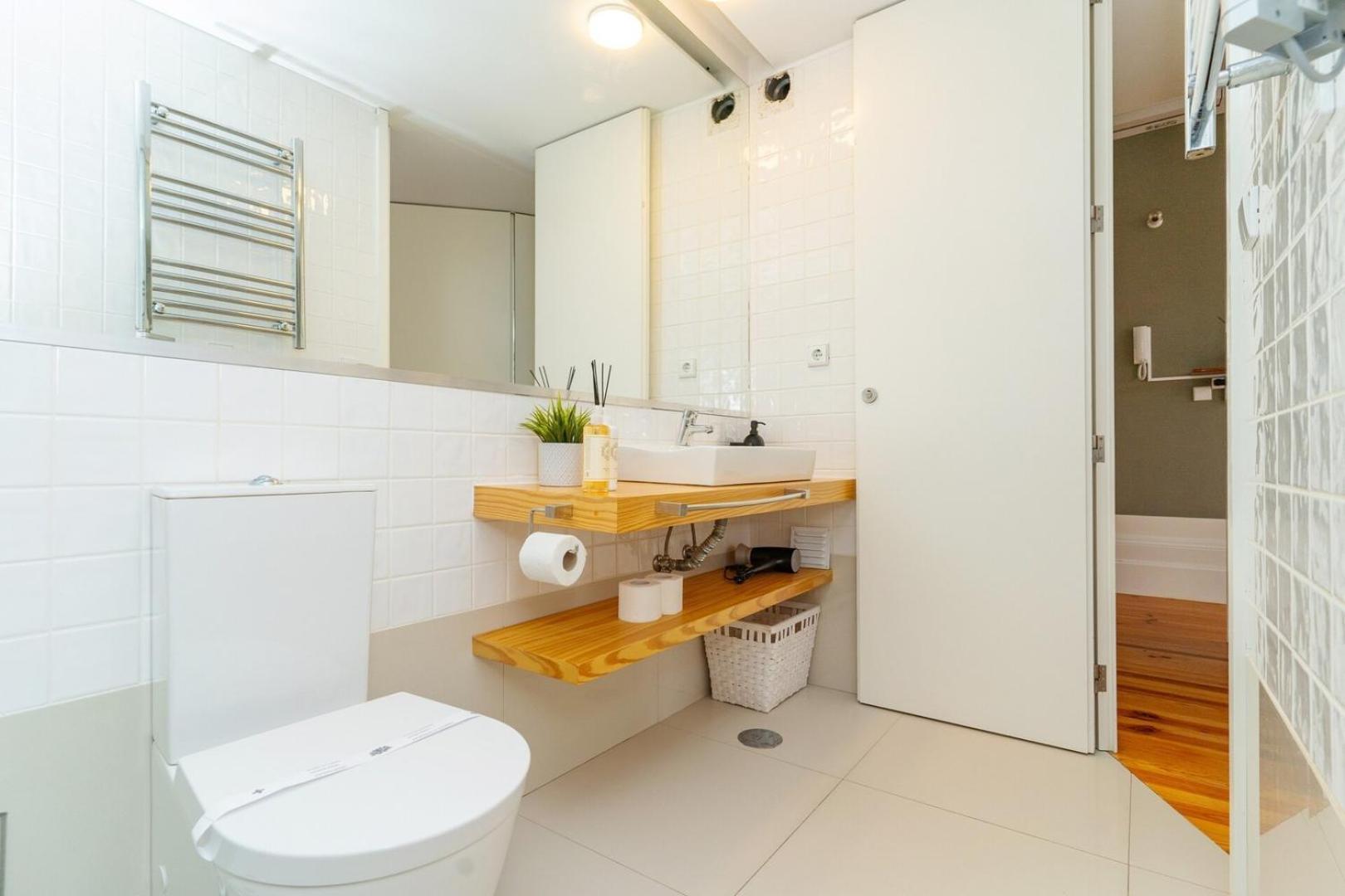 Loft With Private Balcony And A Classic Ceiling Luxury tent Porto