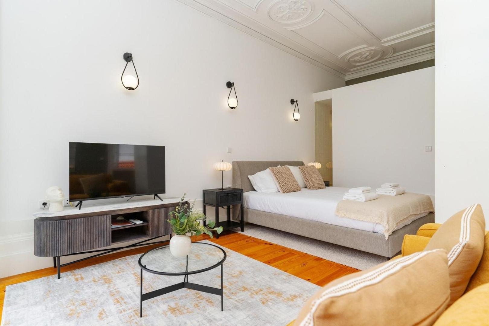 Loft With Private Balcony And A Classic Ceiling * Porto