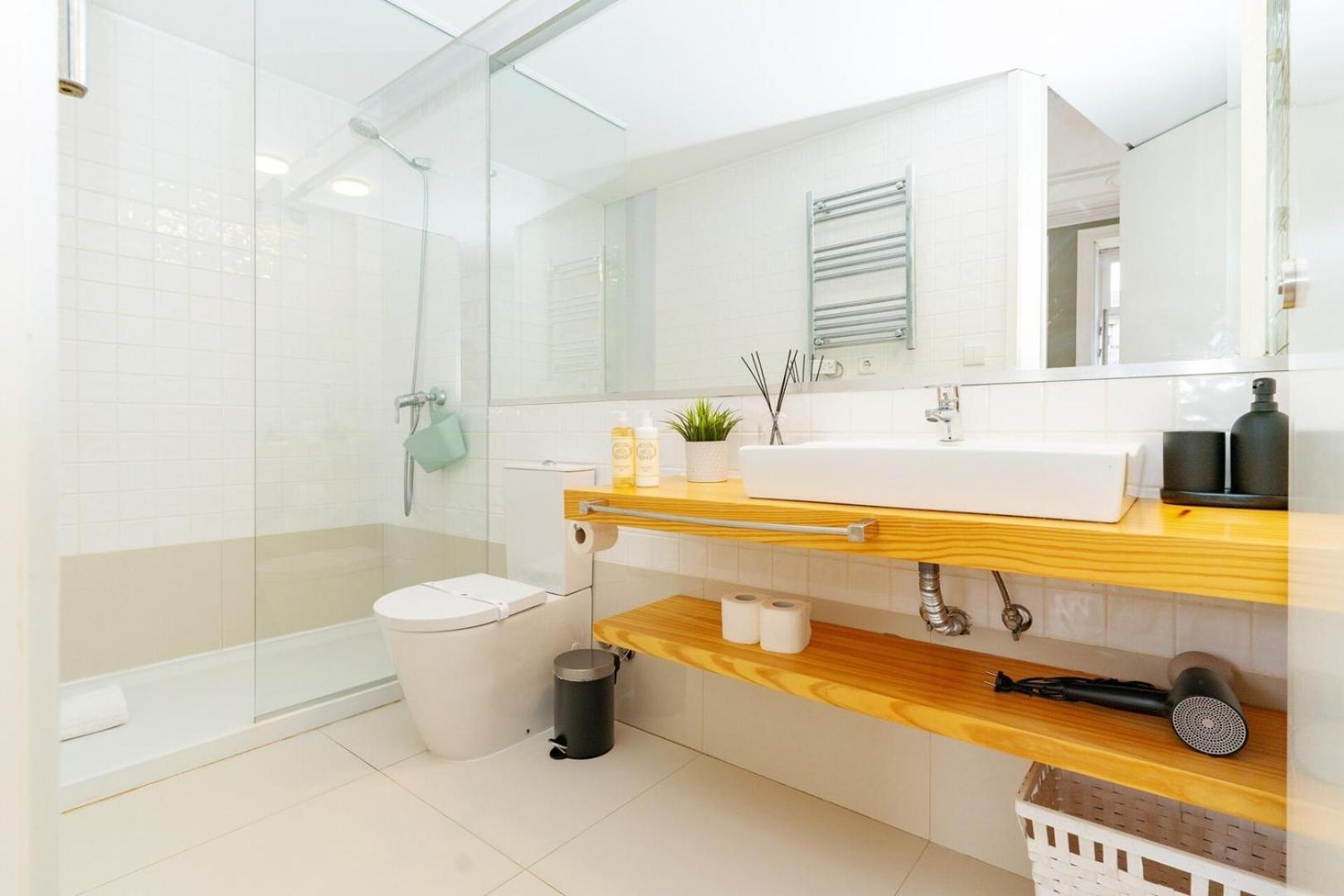 Loft With Private Balcony And A Classic Ceiling Luxury tent Porto