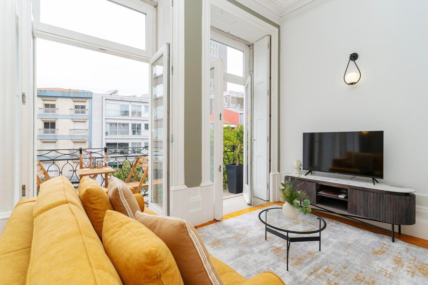 Loft With Private Balcony And A Classic Ceiling