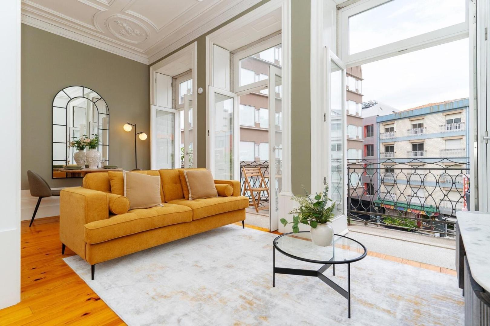 Loft With Private Balcony And A Classic Ceiling * Porto