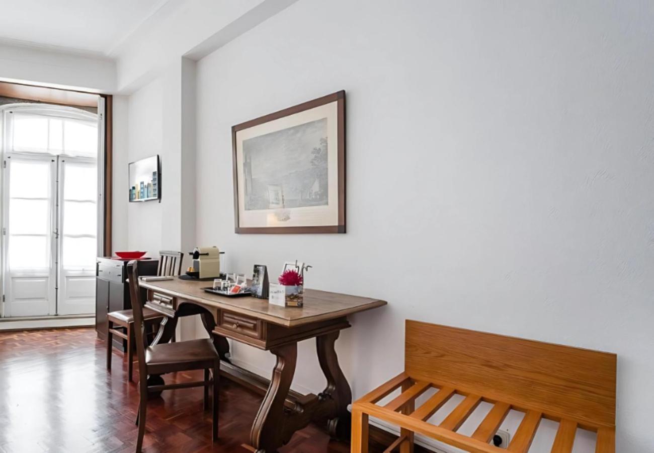 Gasthuis Office Suits In Flores By D&s *