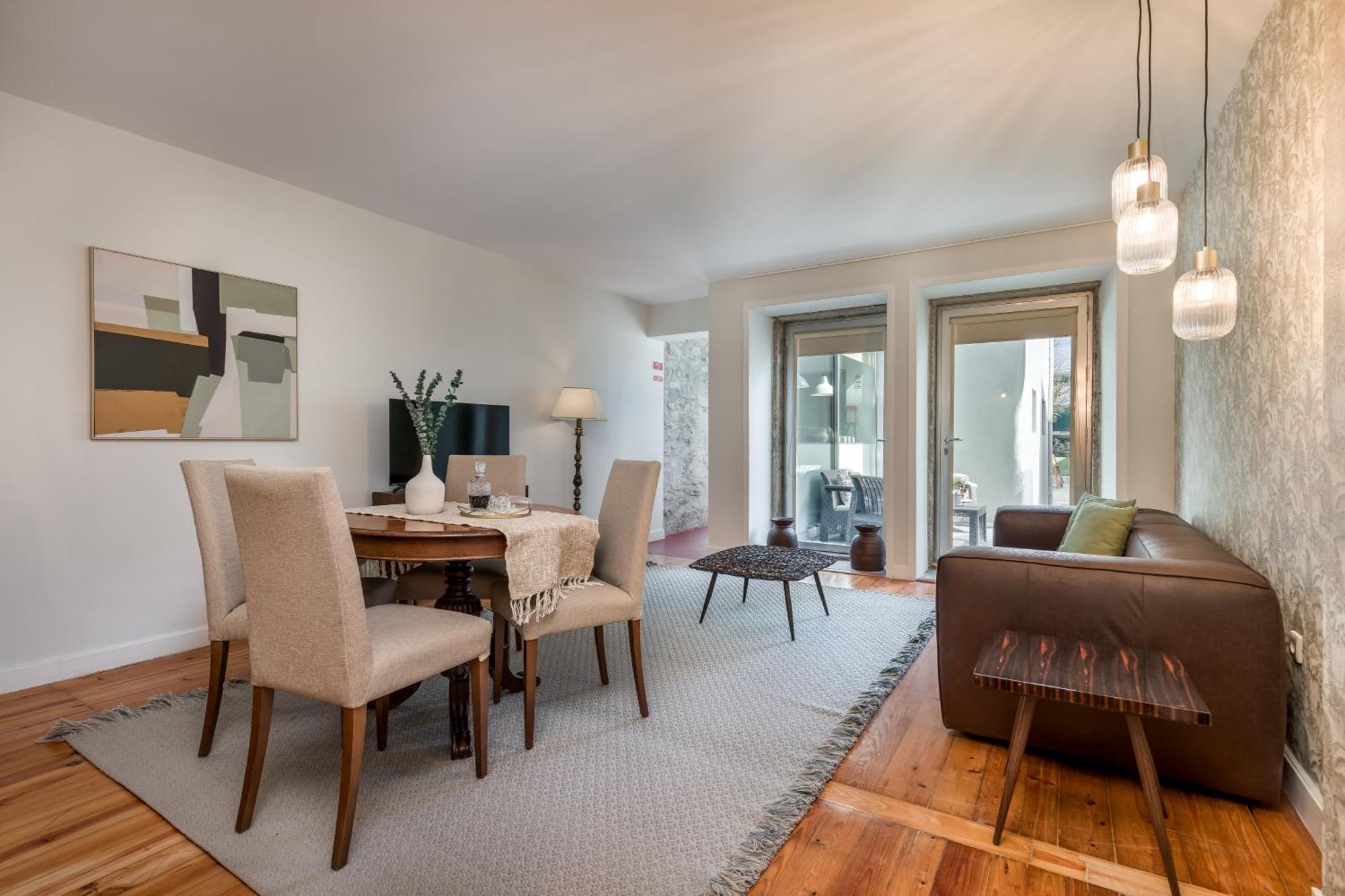 Almada Charm & Guest house