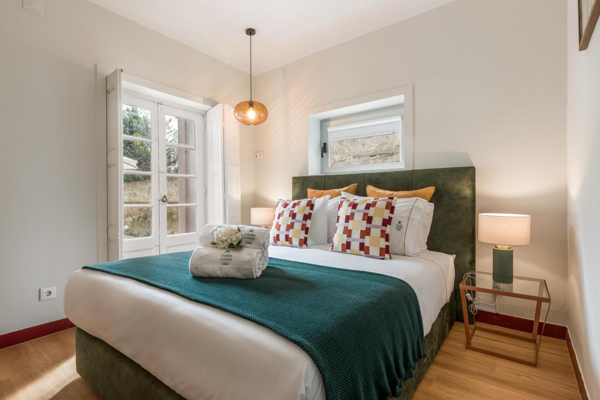 Almada Charm & Guest house