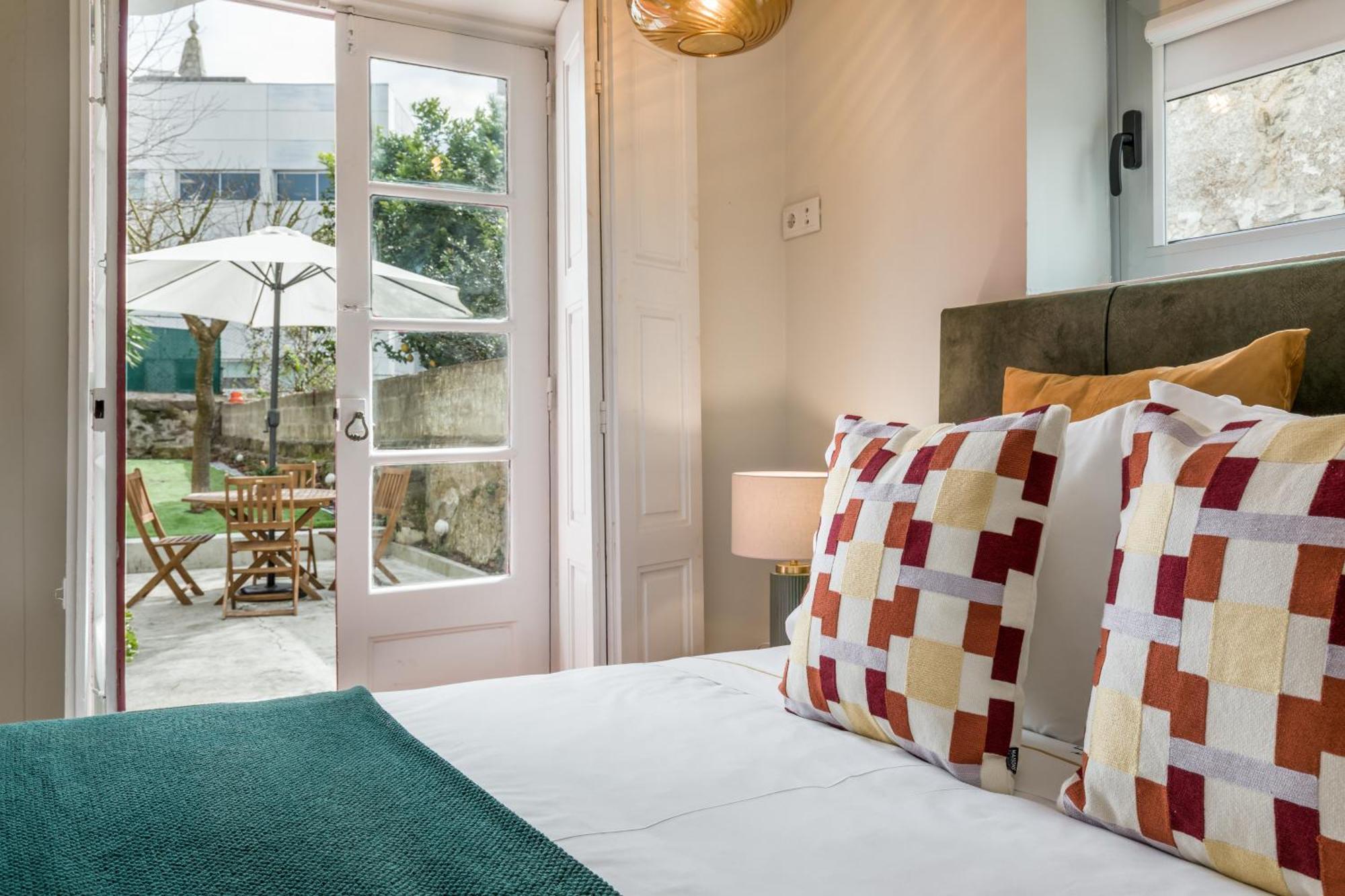 Guest house Almada Charm &
