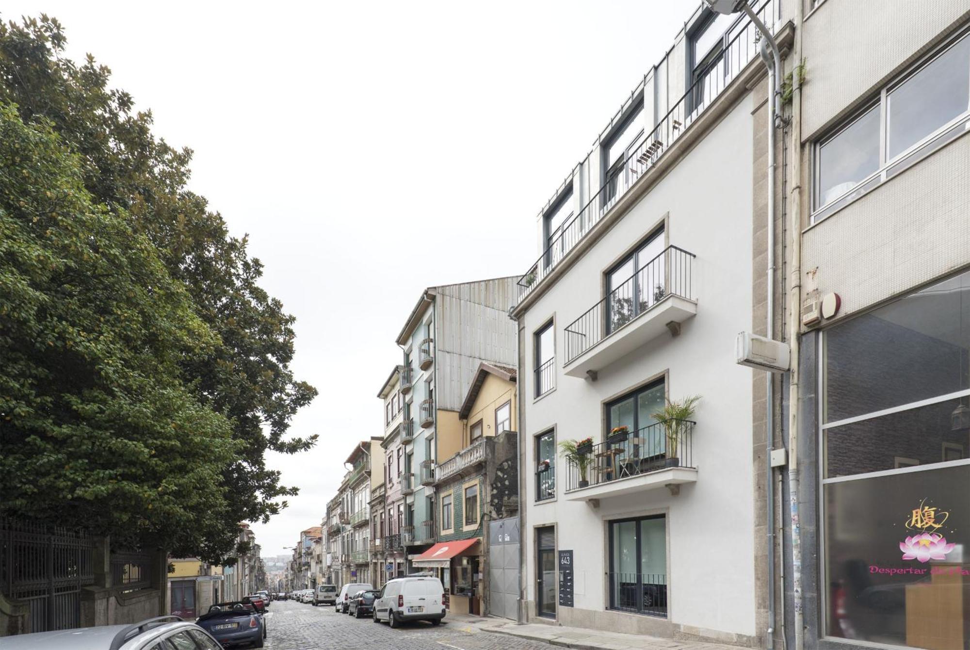Apartment Downtown Bright With Balcony By Vacationy