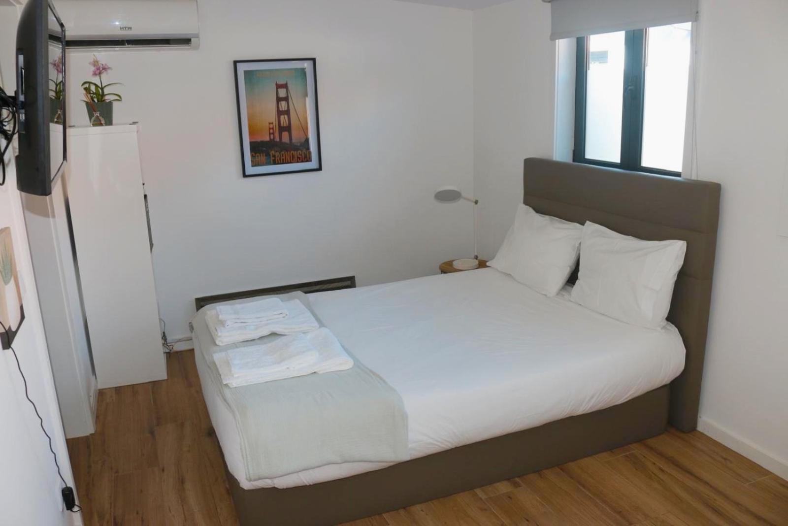 Apartment 9 Min Metro To Downtown, For Couples& Free Parking *