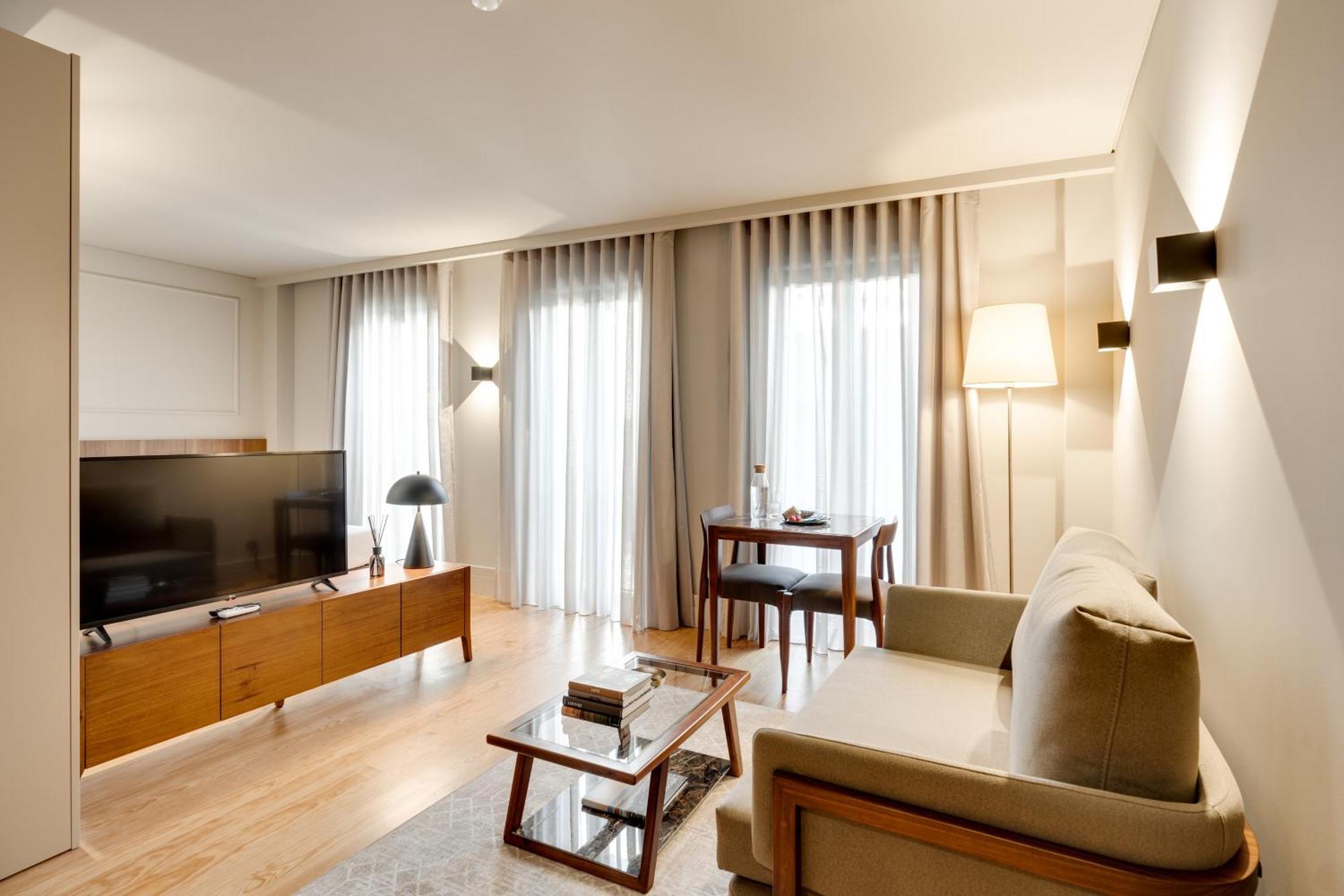 Avus M And By Da'home Apartment Porto