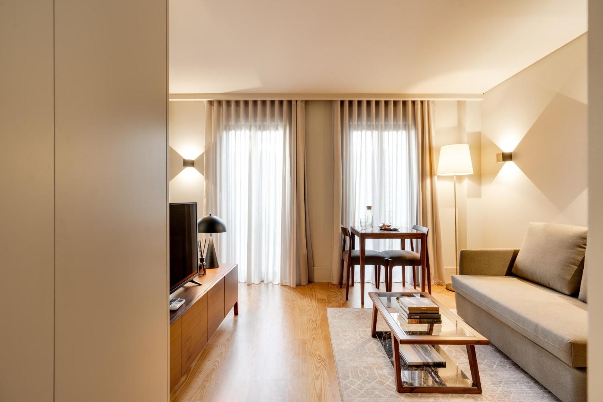 Avus M And By Da'home Apartment Porto