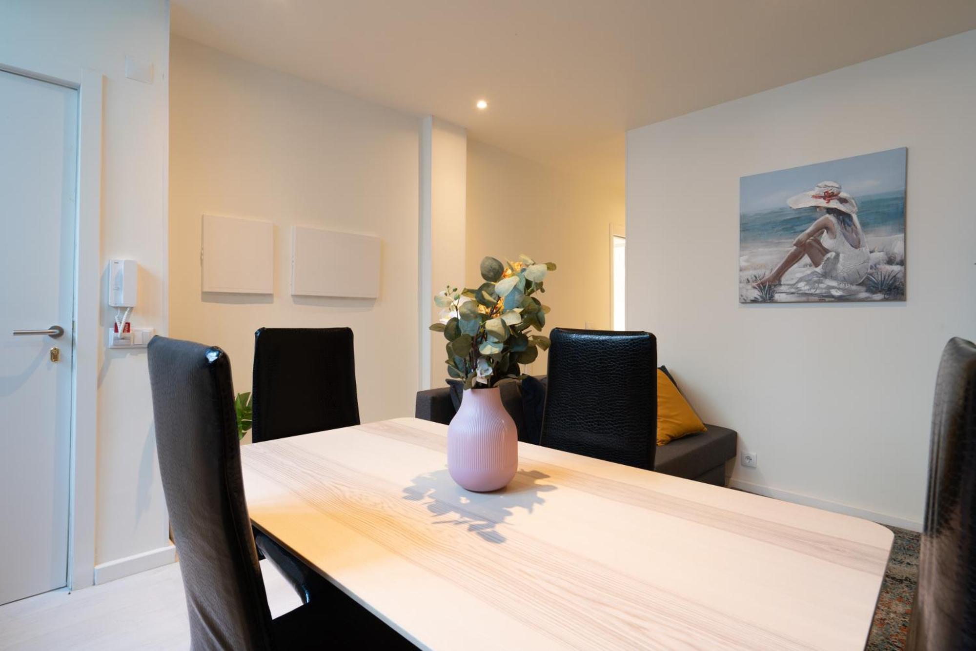 Host Wise - Cheerful Sunny Flat - Historic Center Apartment