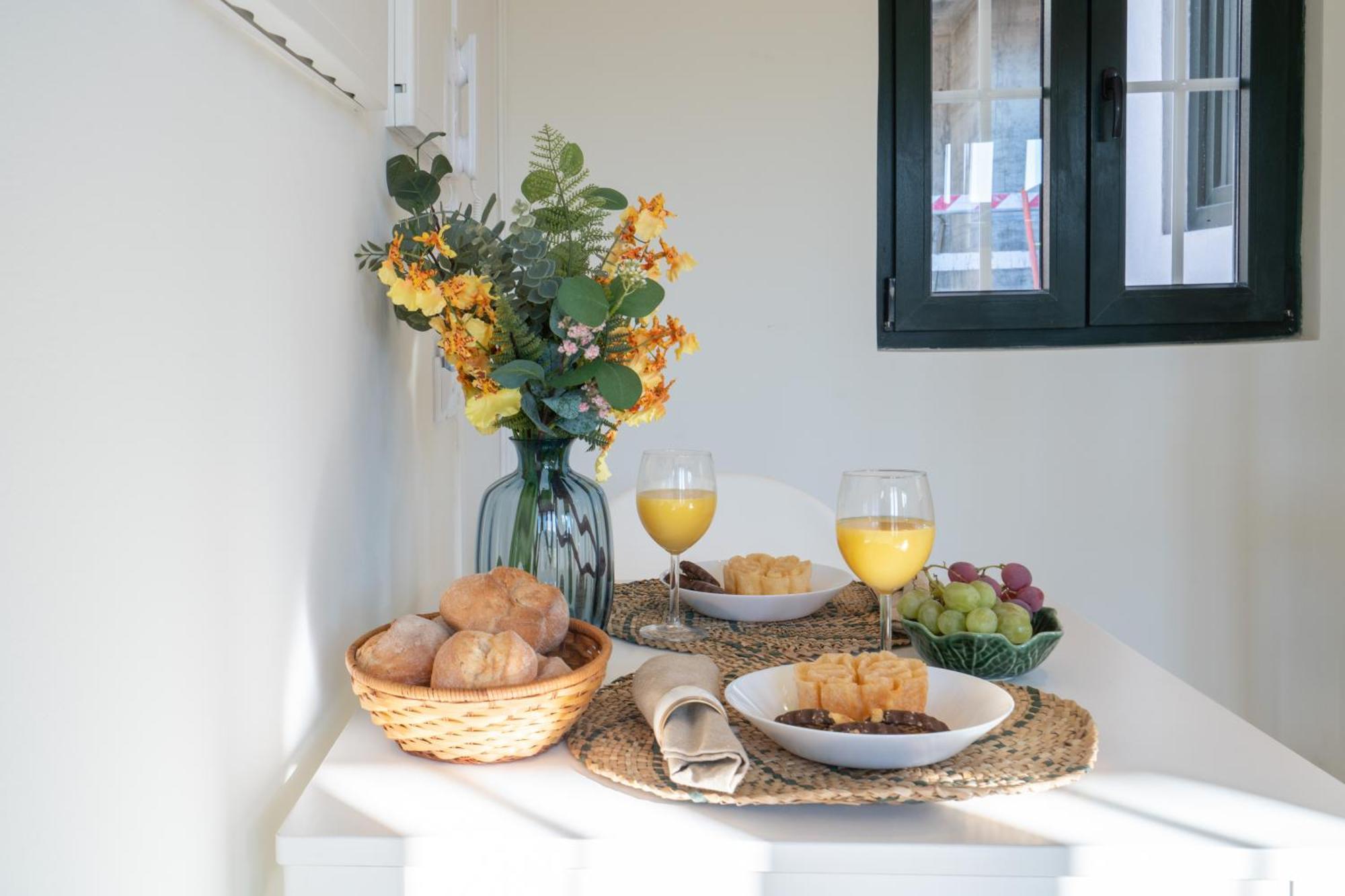 Host Wise - Cheerful Sunny Flat - Historic Center Apartment Porto