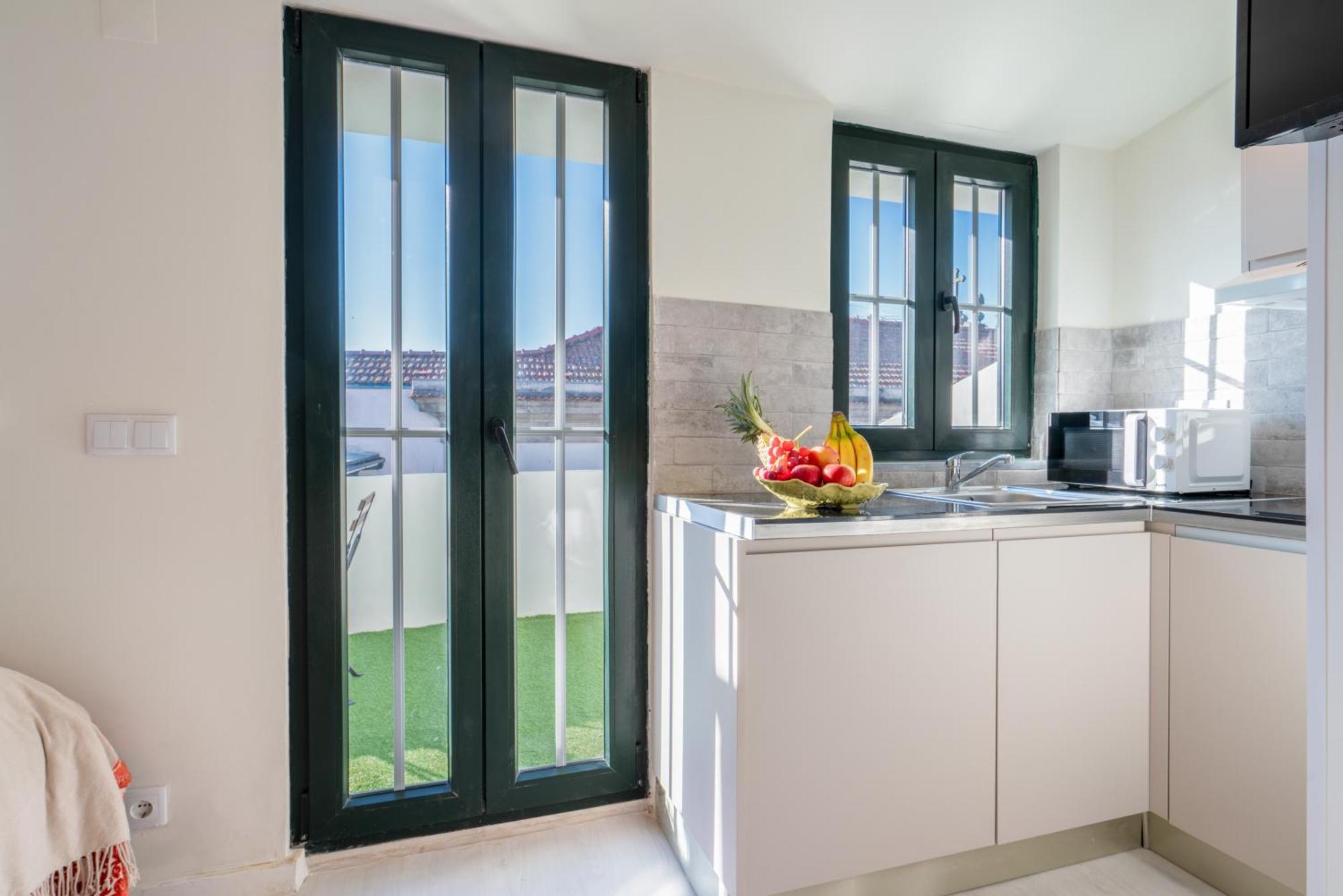 Apartment Host Wise - Cheerful Sunny Flat - Historic Center Porto