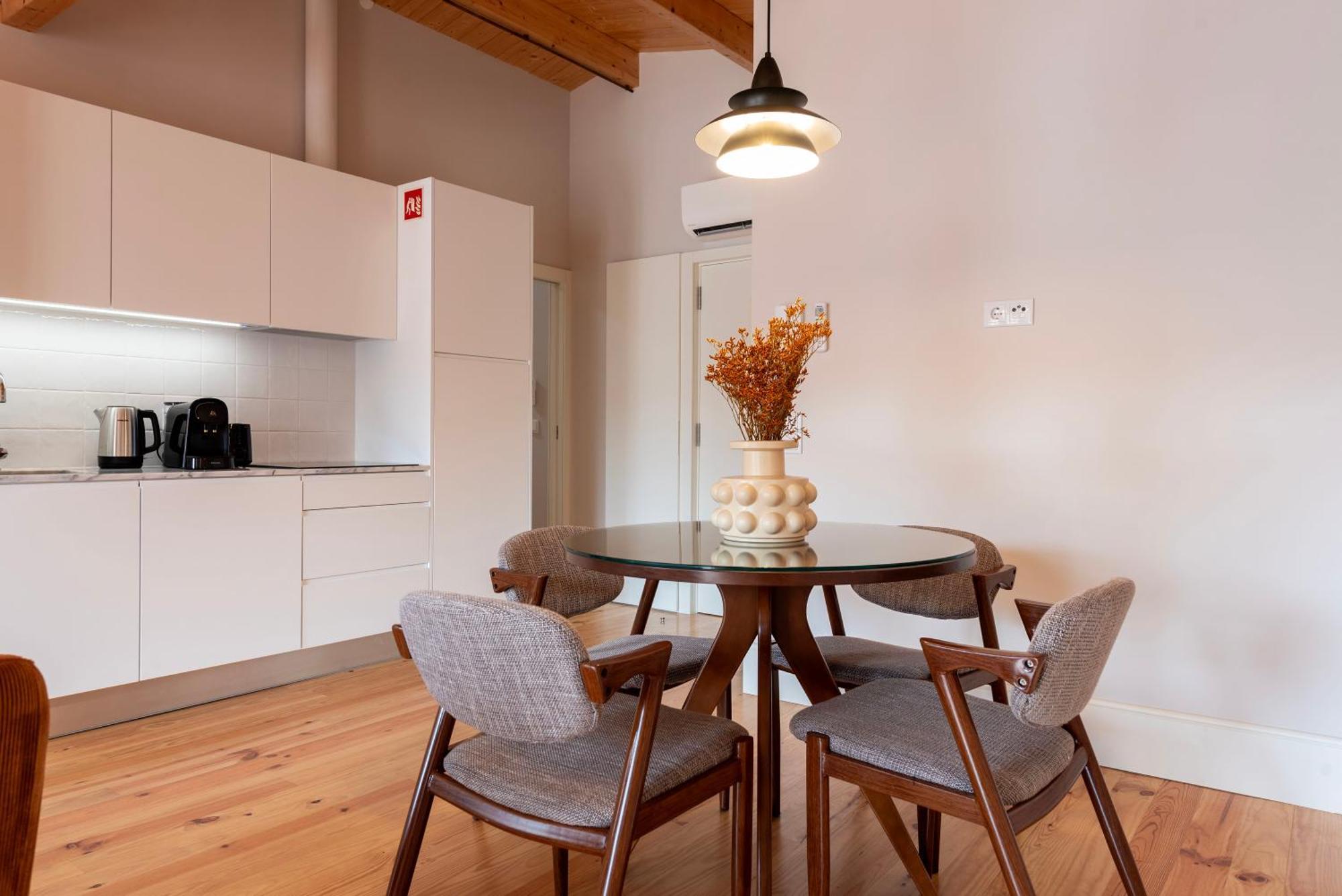 Ando Living - Flores House *