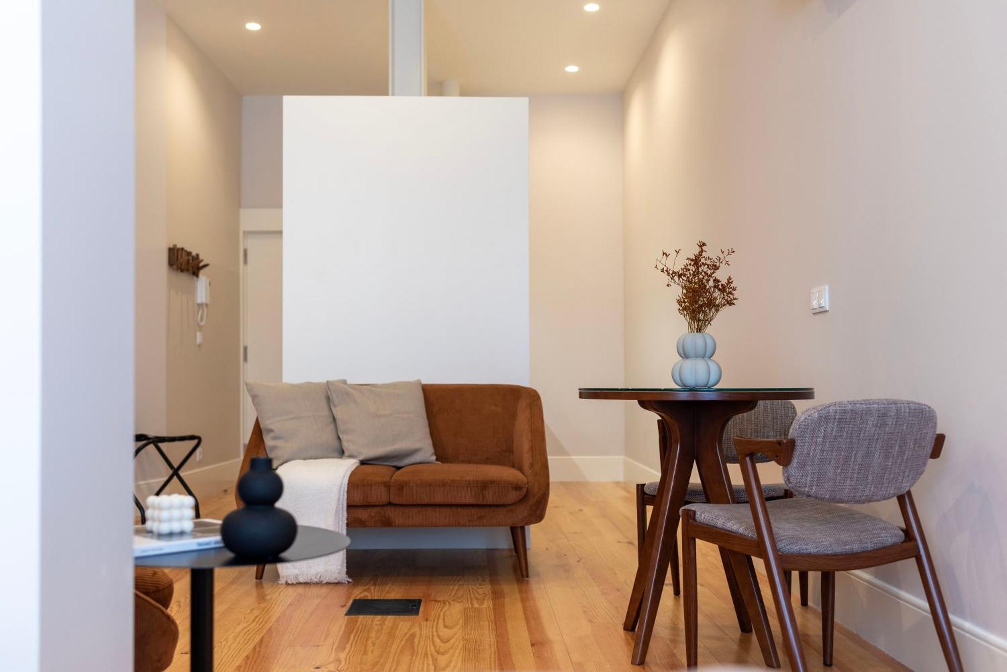 Ando Living - Flores House