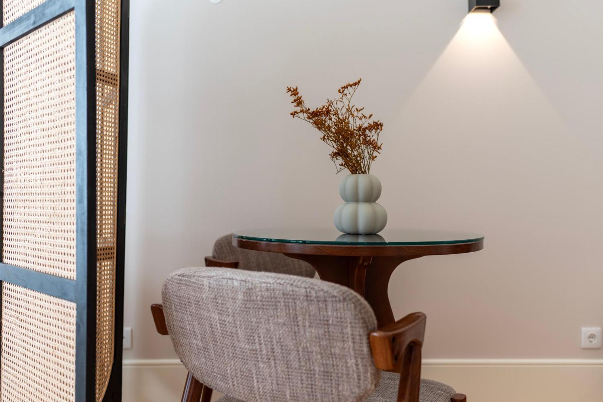 Ando Living - Flores House *