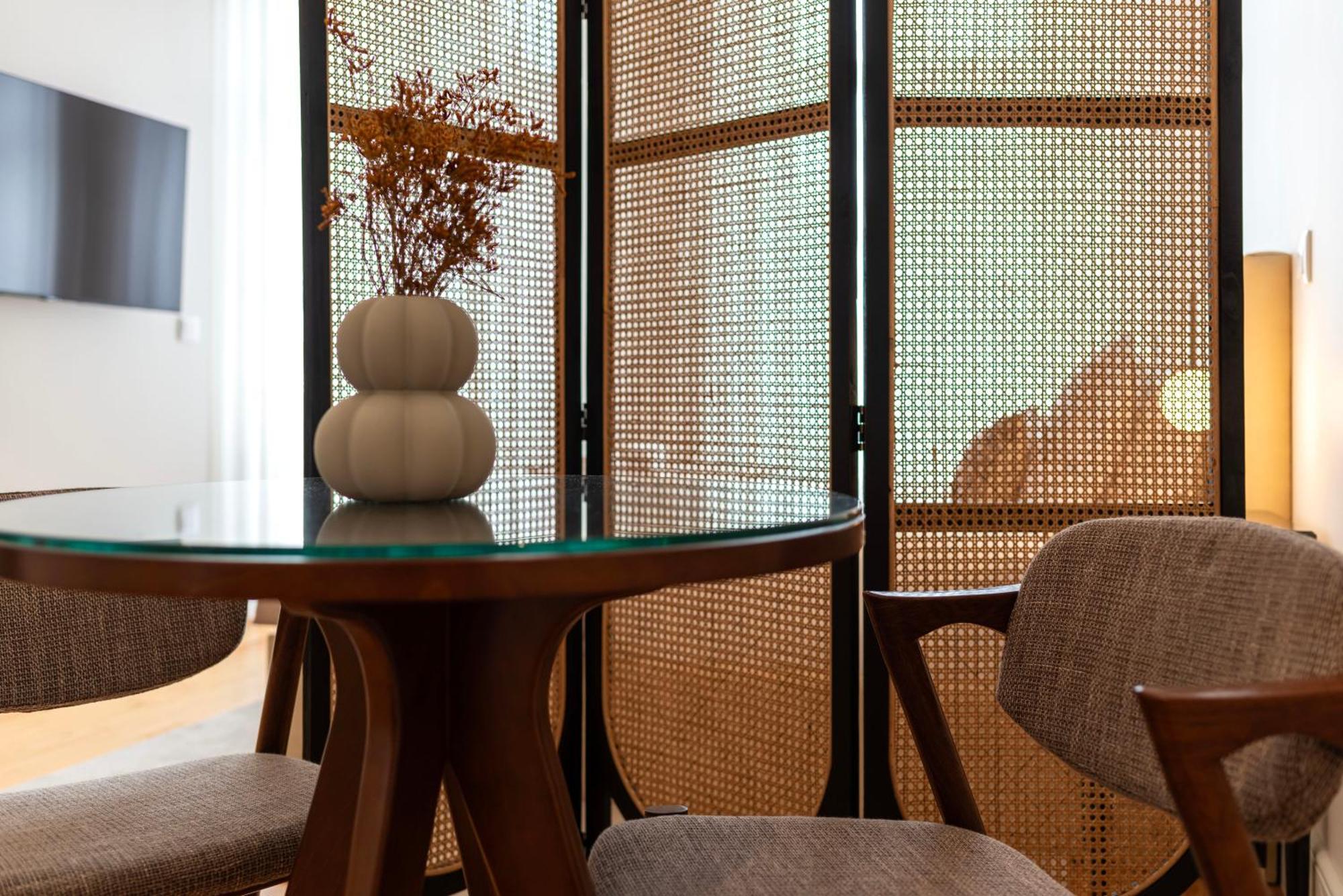 Ando Living - Flores House *