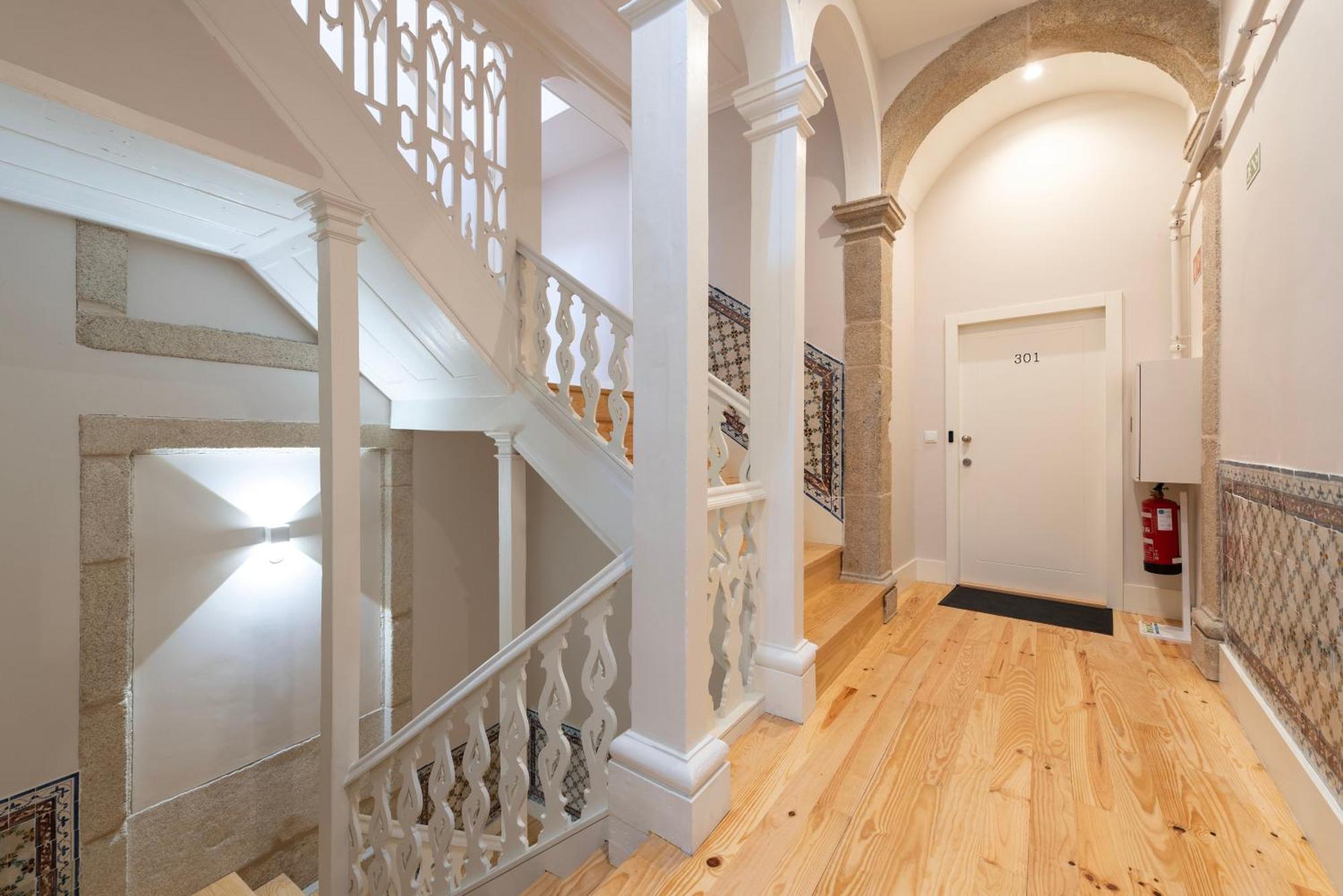 Ando Living - Flores House Apartment