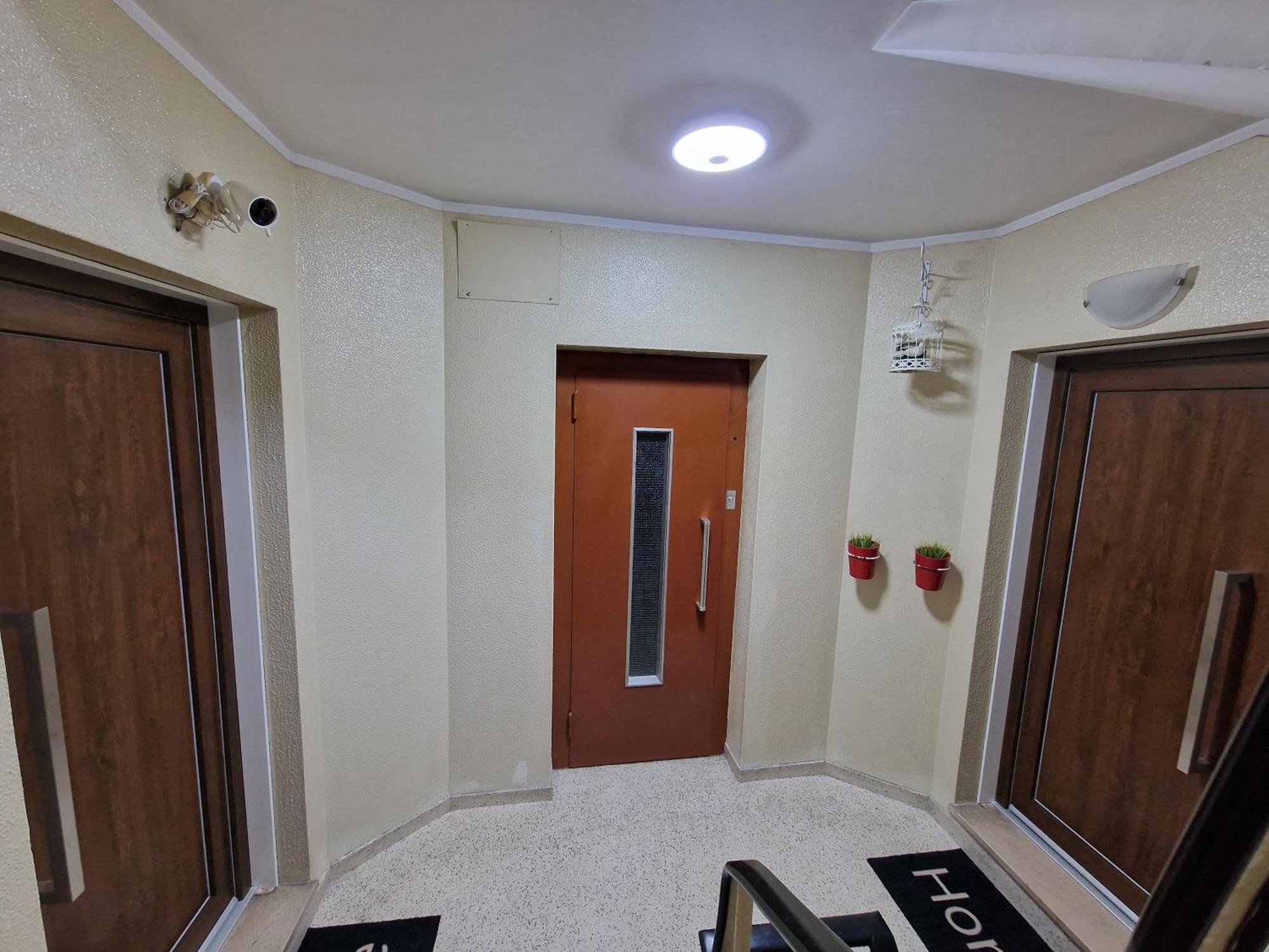 Apartment Pretty Flat With Terrace, Air Cond, Free Parking, By With Lda *