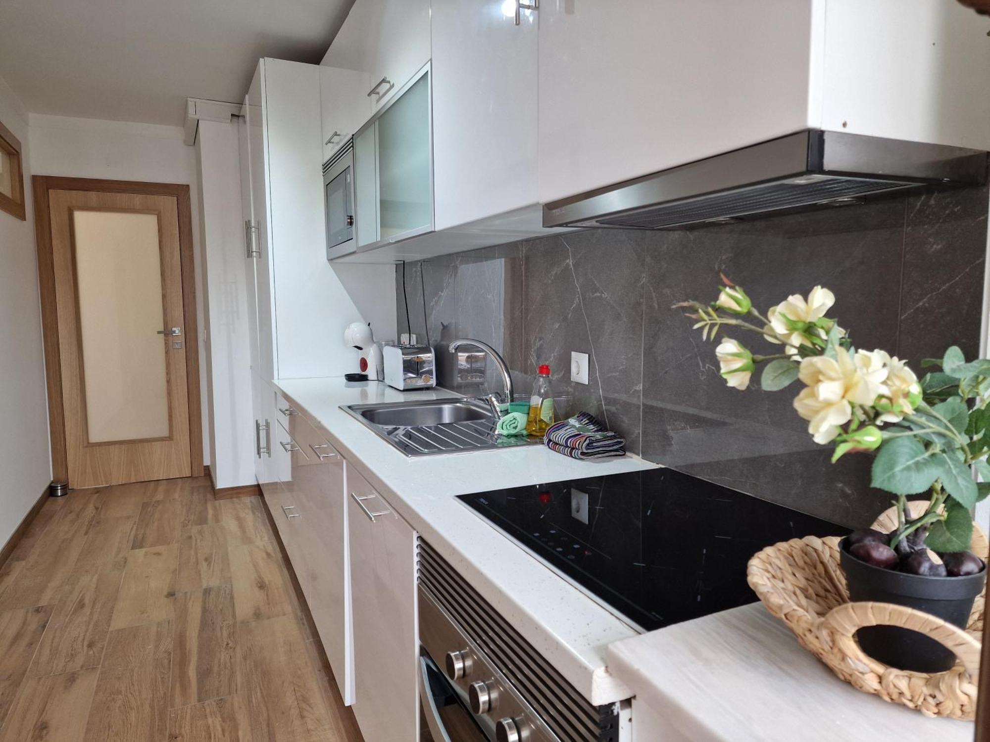 Cozy With Terrace, Air Cond, Free Parking, By With Lda