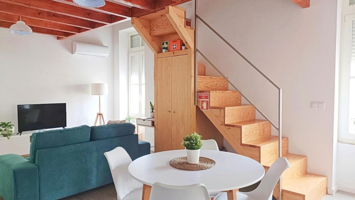 Mezzanine With Courtyard In * Porto
