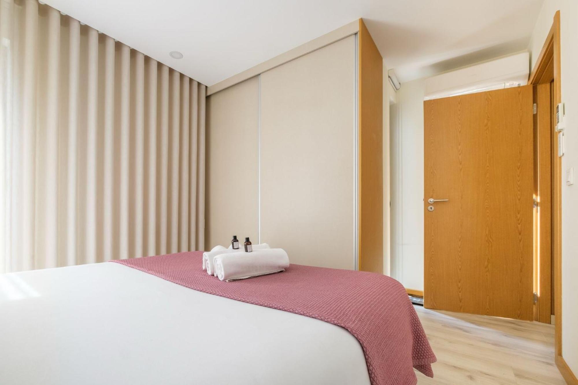 Wonderfull Campanha Train Station With Parking Apartment Porto
