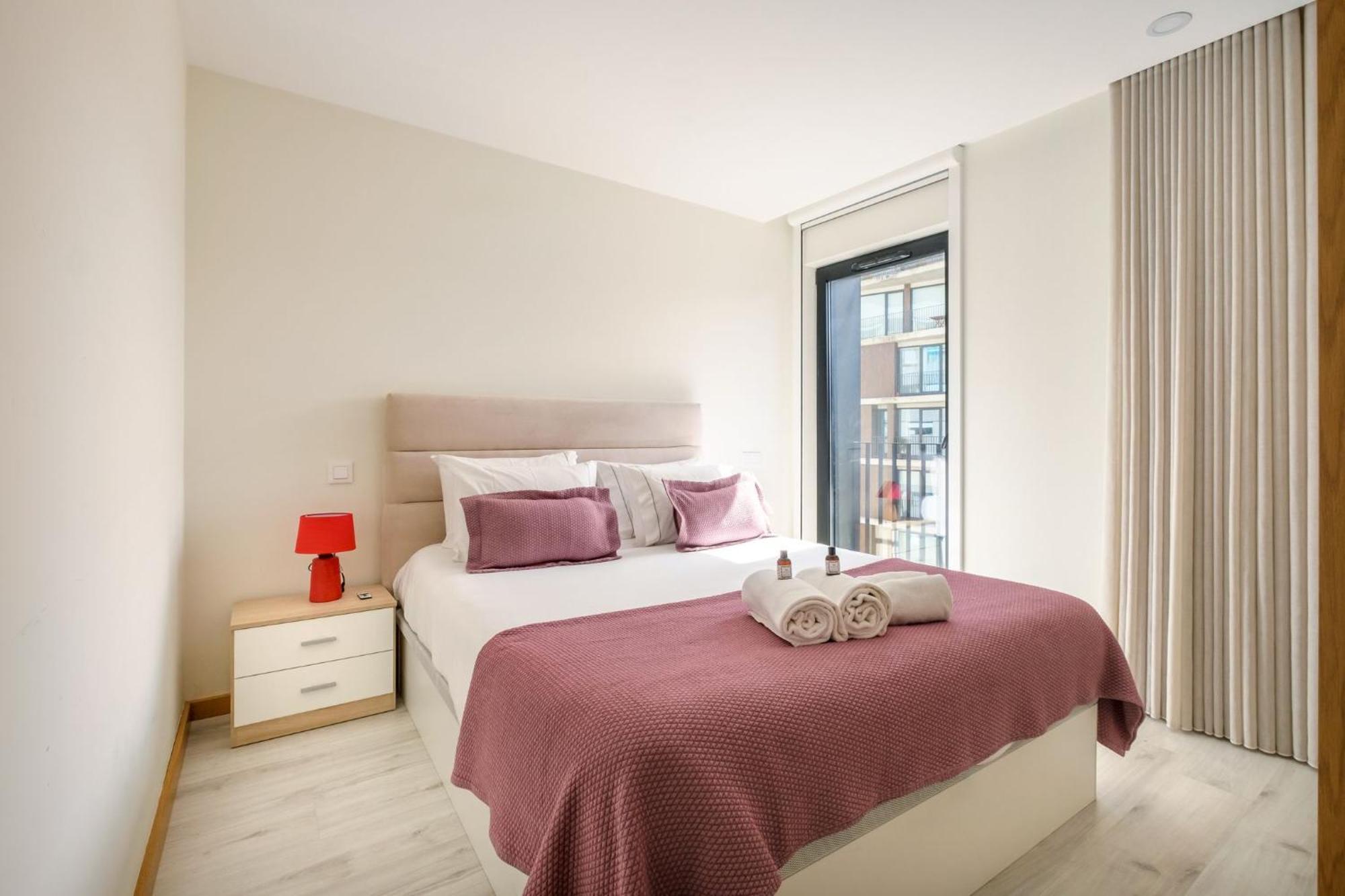 Wonderfull Campanha Train Station With Parking Apartment
