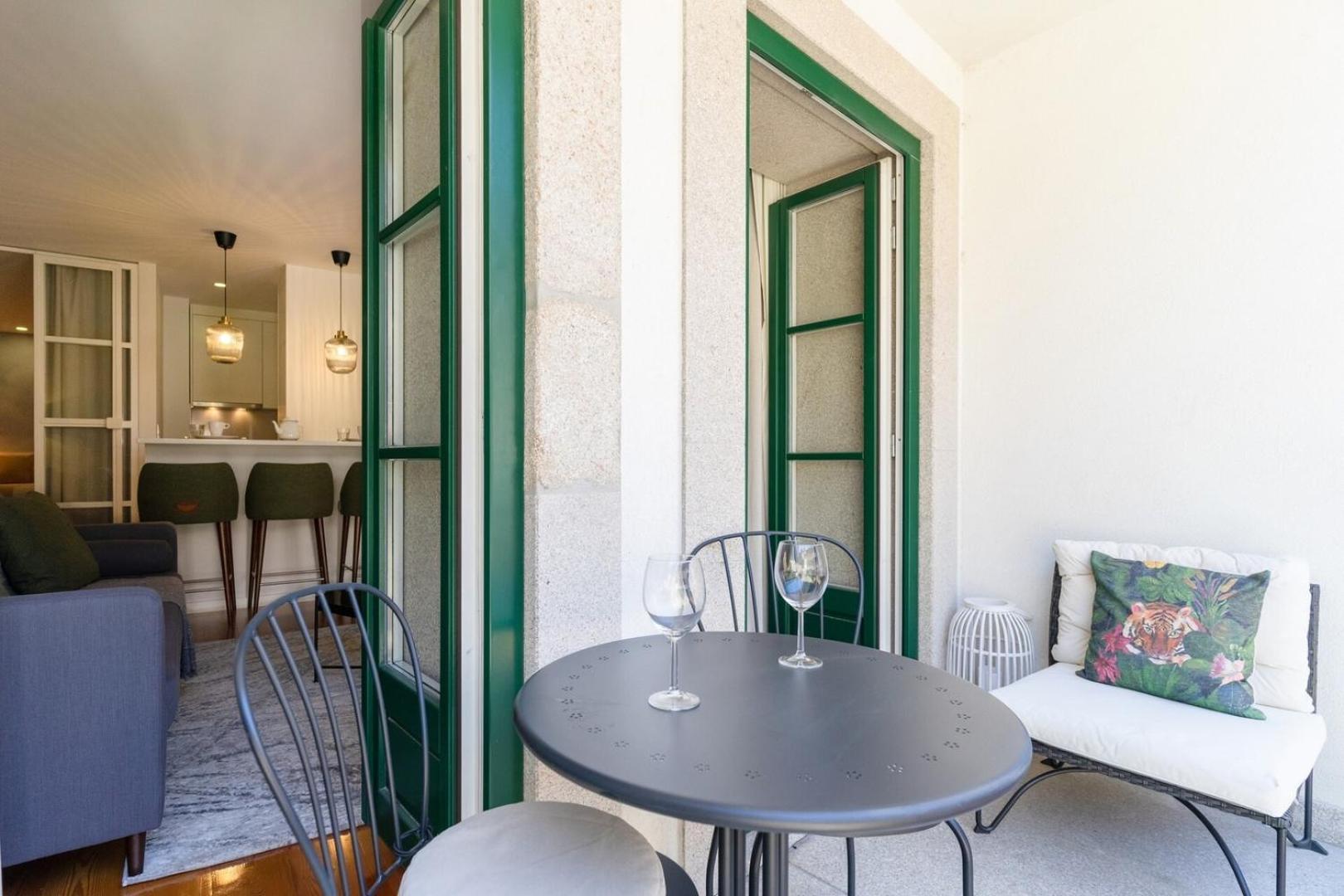 Flat With Cozy Balcony In The Heart Of Center * Porto