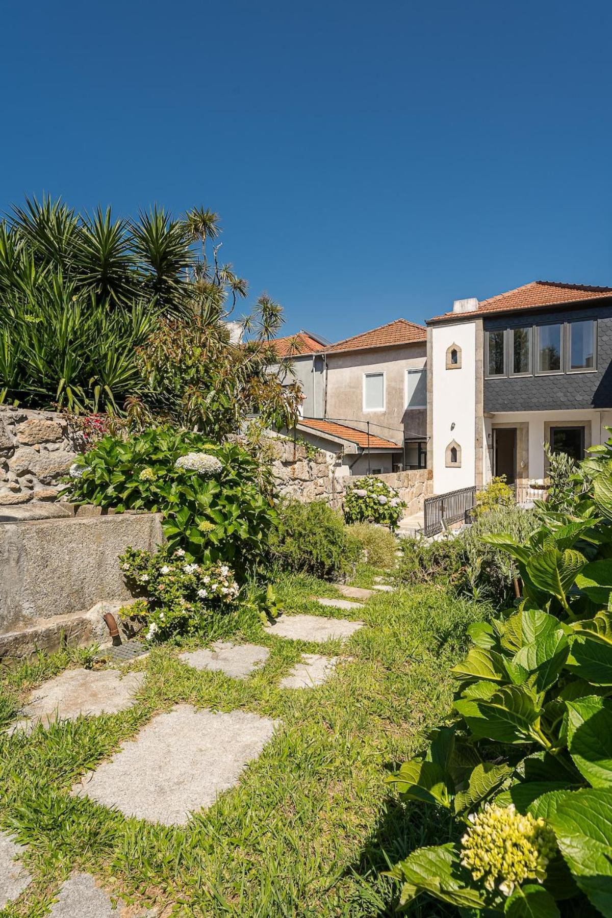 Hidden Gem Near Center- Garden, Outdoor Kitchen, Sauna Villa Porto