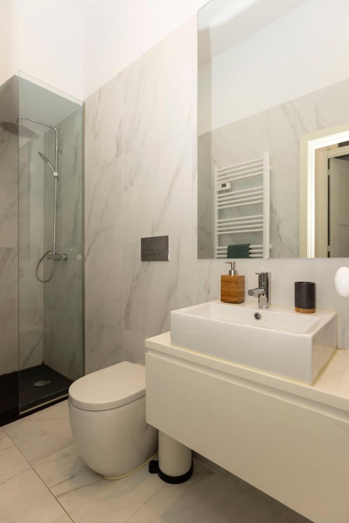 Hidden Gem Near Center- Garden, Outdoor Kitchen, Sauna Villa
