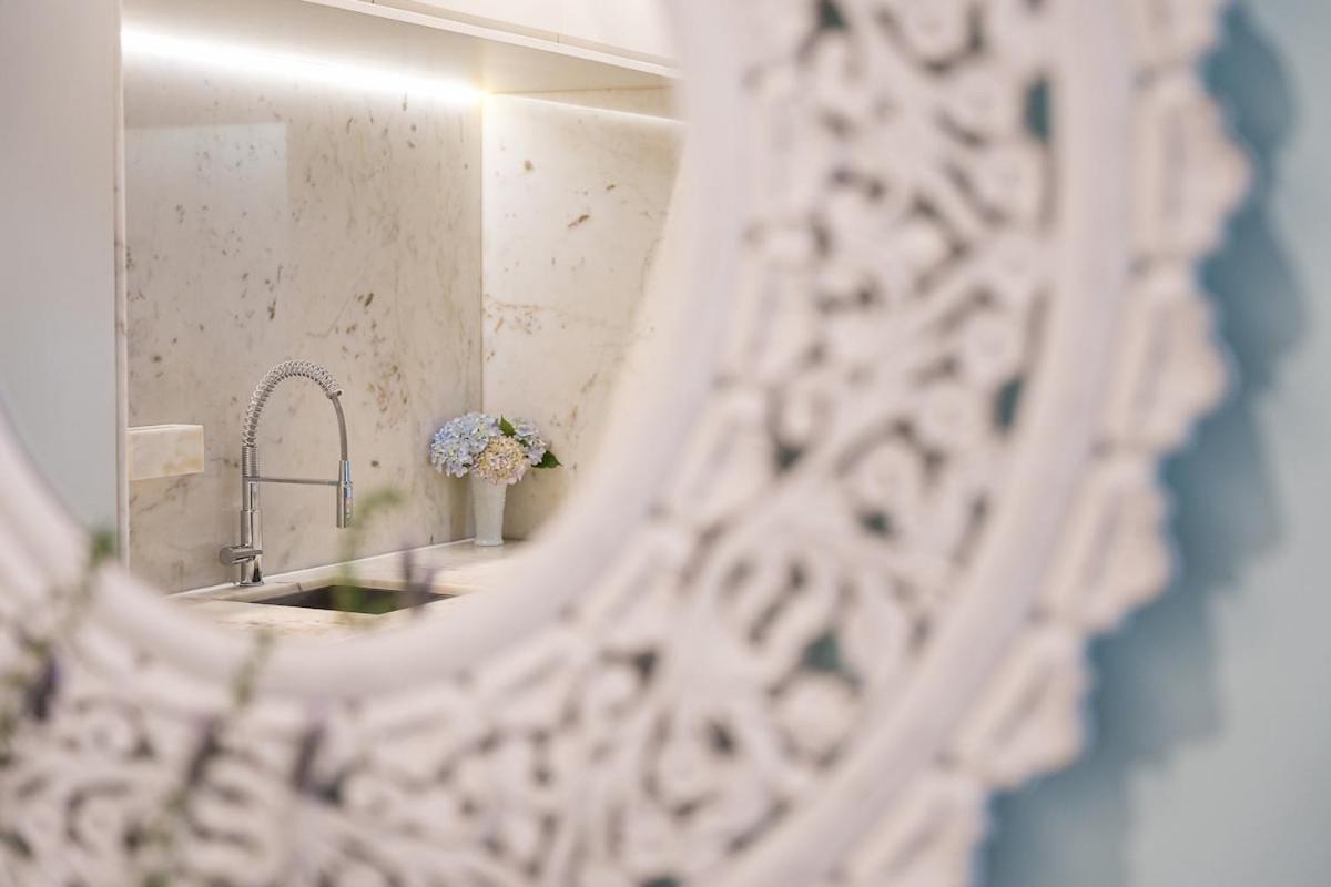 Hidden Gem Near Center- Garden, Outdoor Kitchen, Sauna Villa *
