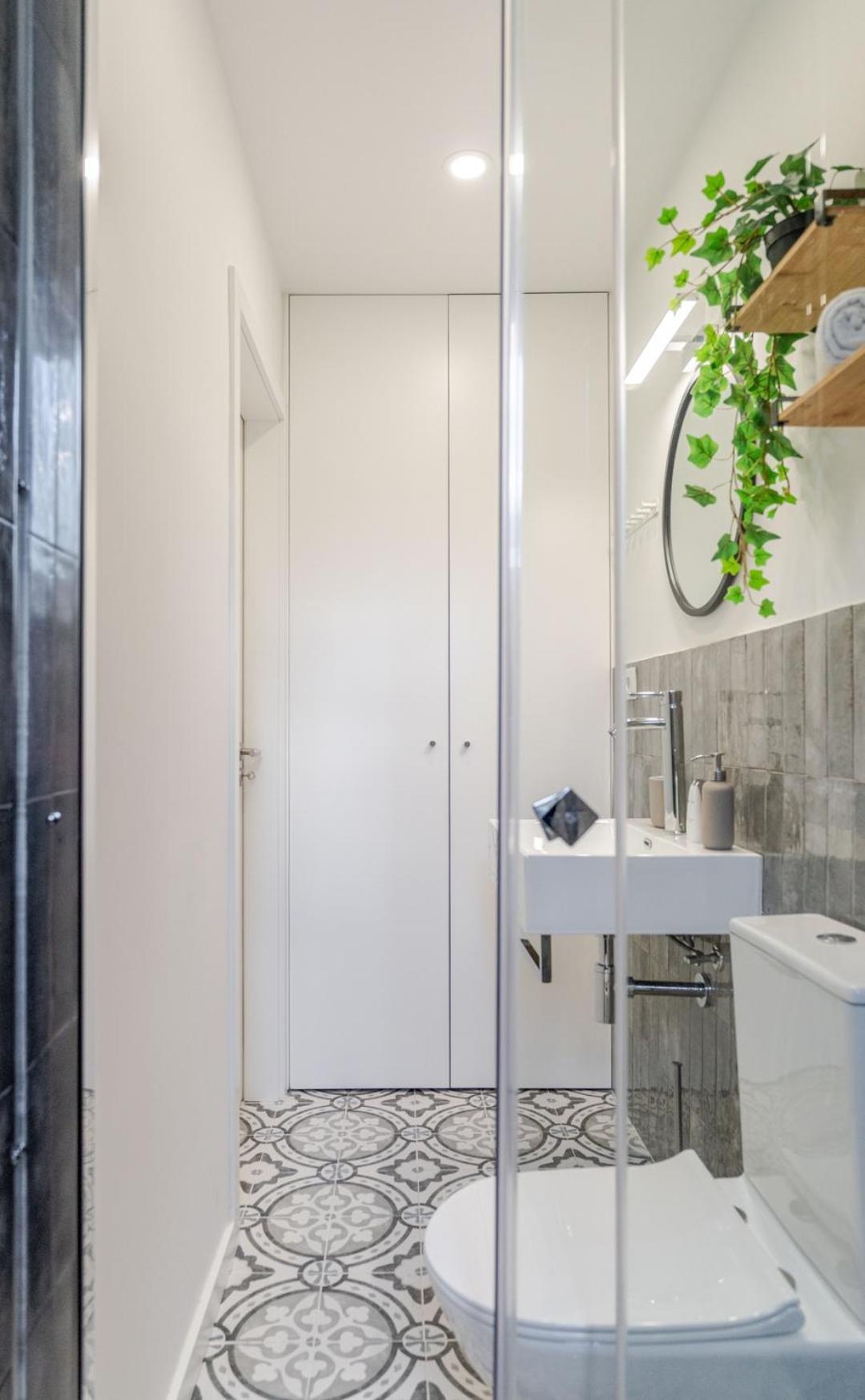 Hostwise - Stylish W/ Charming Terrace *
