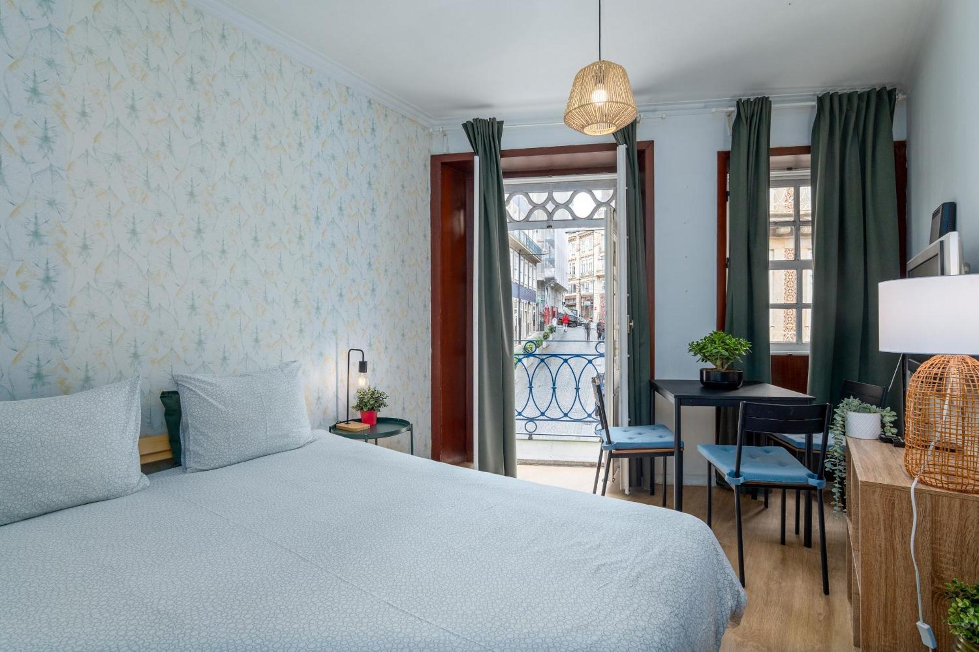 Renovated Feb25 Clerigos Cozy Balcony With Self Check In Porto