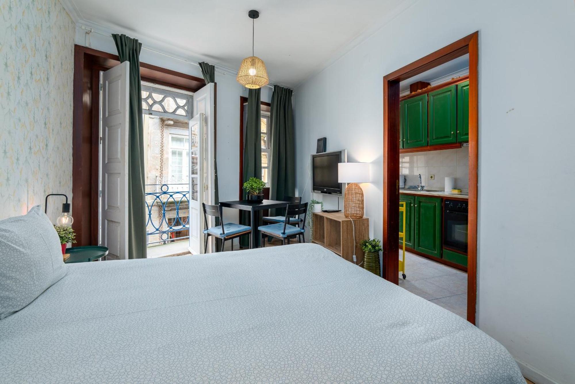 Renovated Feb25 Clerigos Cozy Balcony With Self Check In