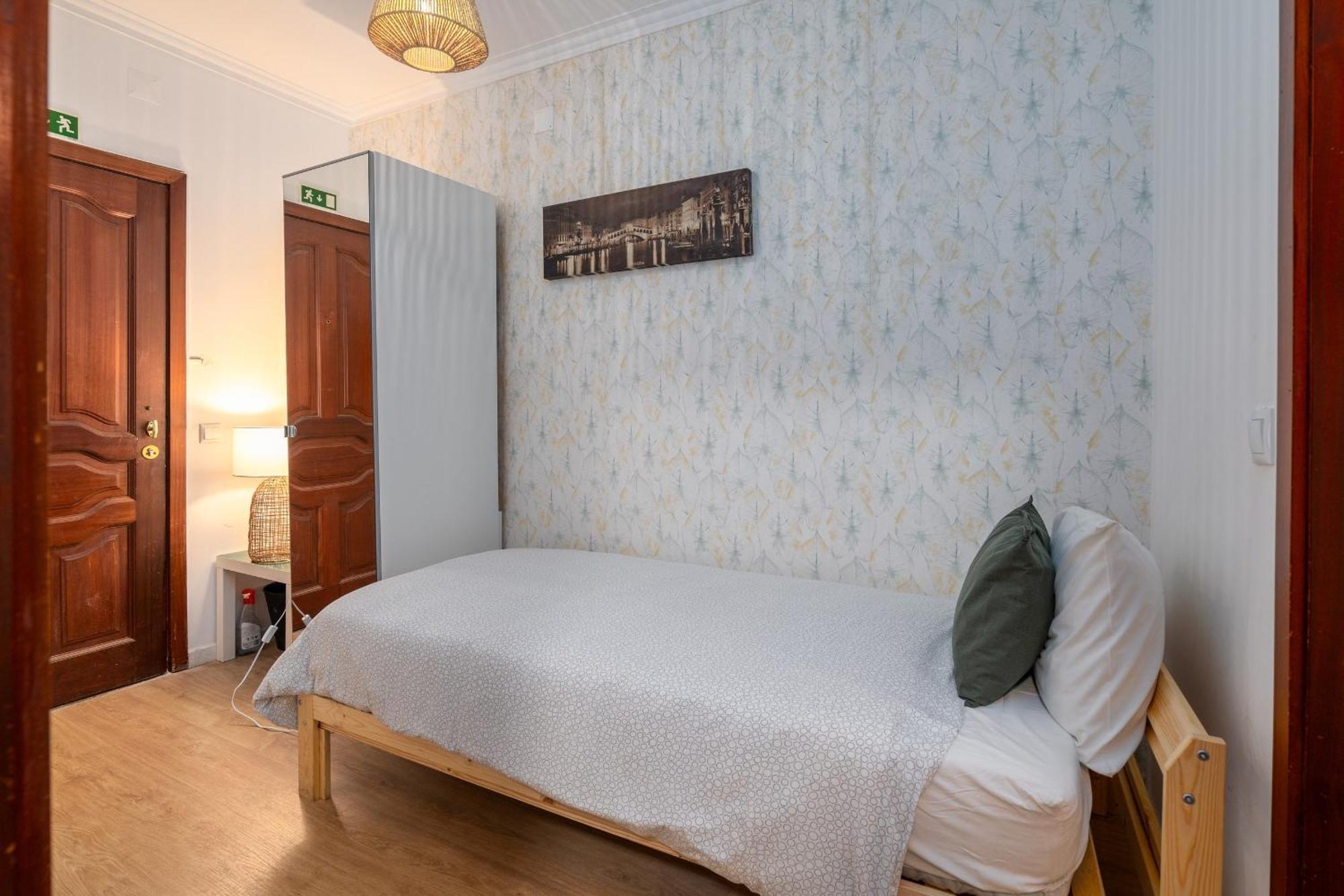 Renovated Feb25 Clerigos Cozy Balcony With Self Check In Apartment