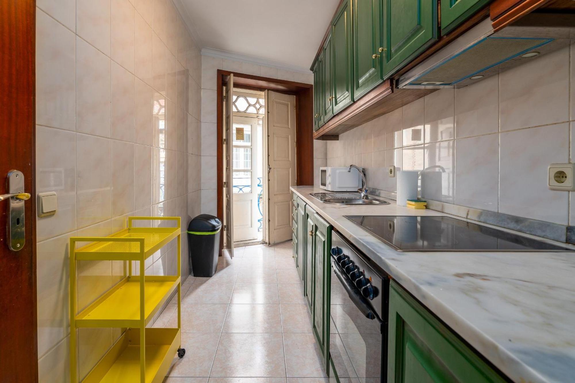 Renovated Feb25 Clerigos Cozy Balcony With Self Check In Apartment Porto