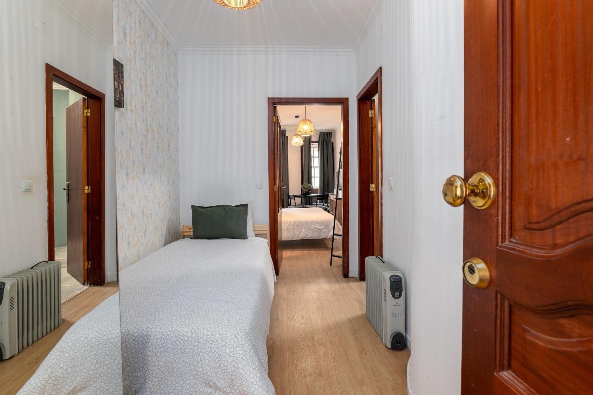 Renovated Feb25 Clerigos Cozy Balcony With Self Check In