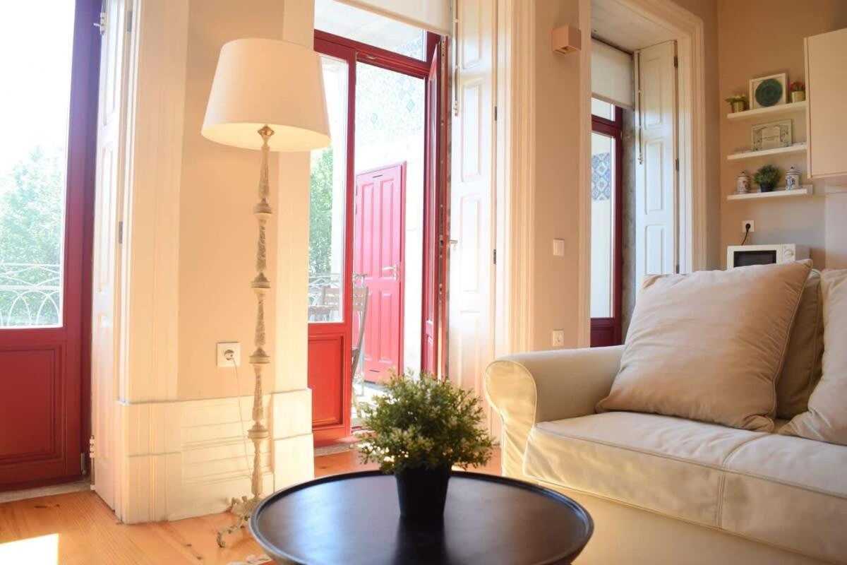 Apartment Liiiving In - Vintage Balcony *