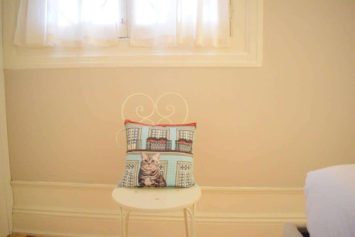Liiiving In - Vintage Balcony