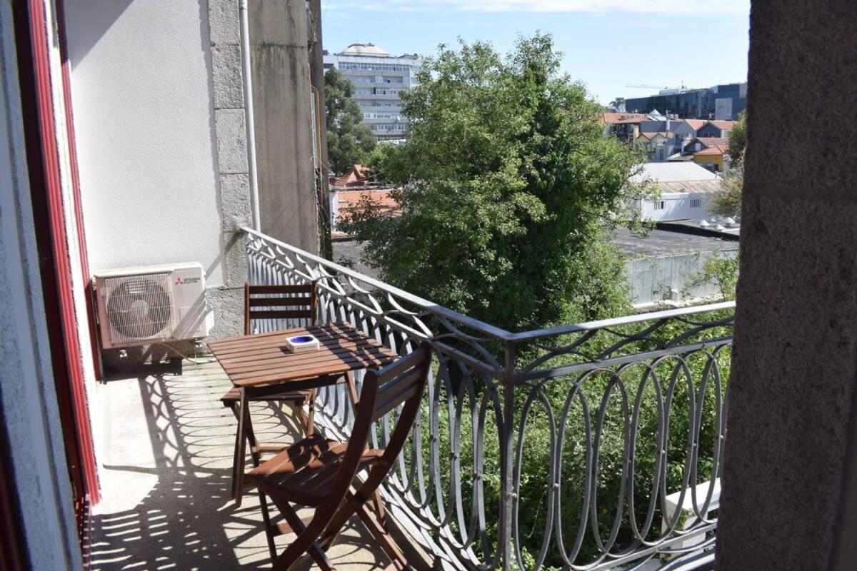 Liiiving In - Vintage Balcony Porto