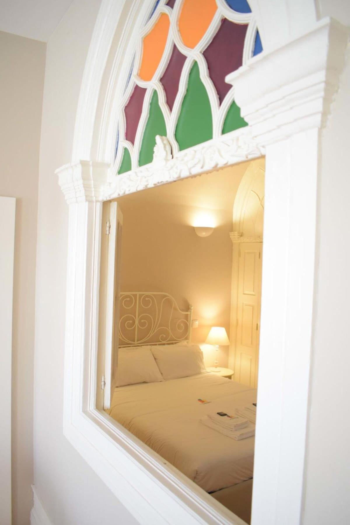Apartment Liiiving In - Vintage Balcony