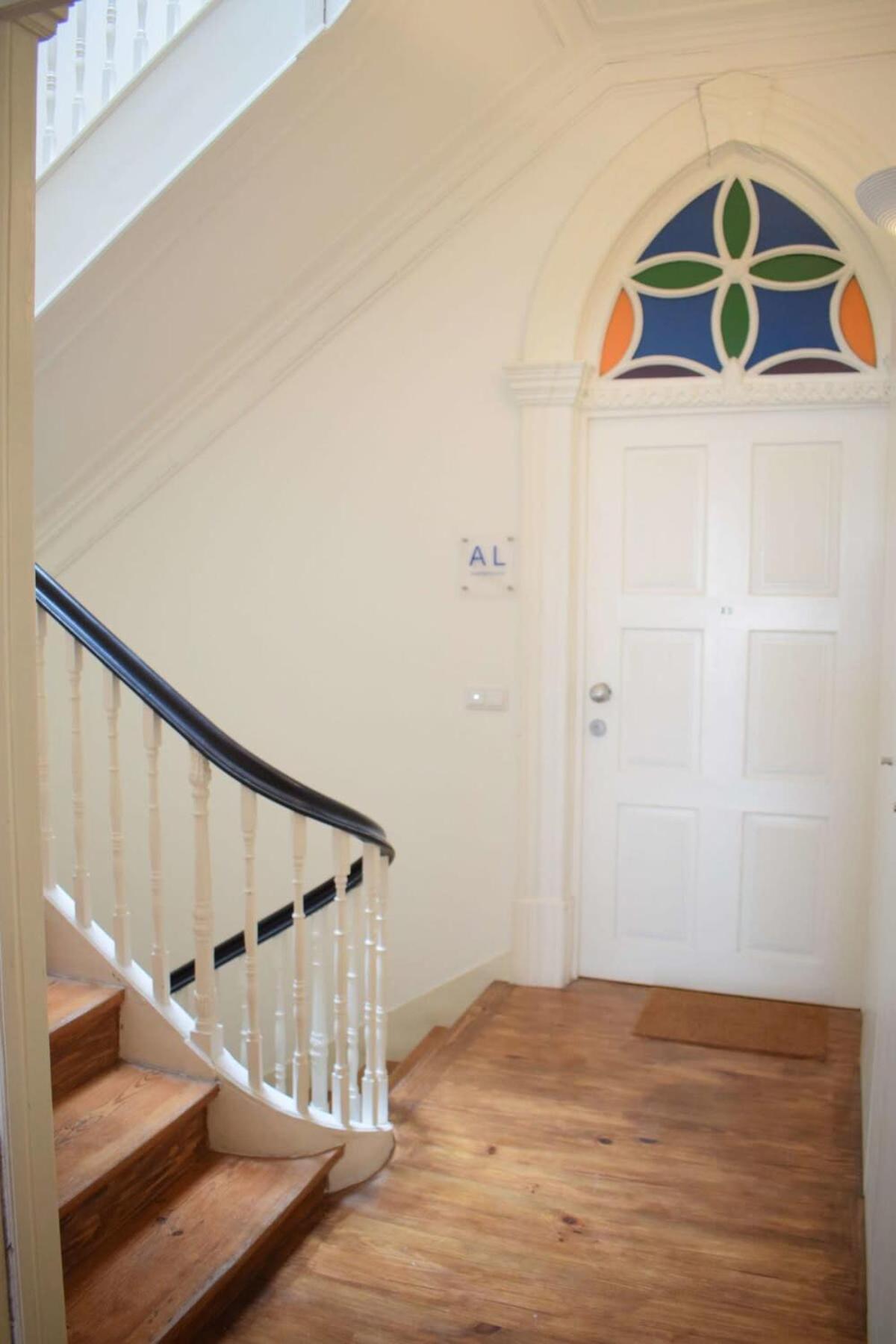 Liiiving In - Vintage Balcony Apartment Porto