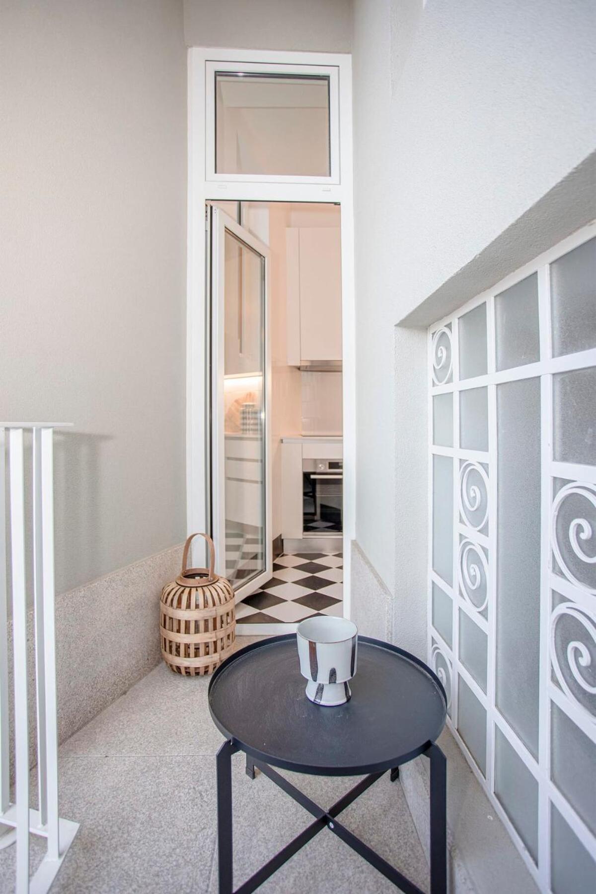 Liiiving In - Art Design Apartment *