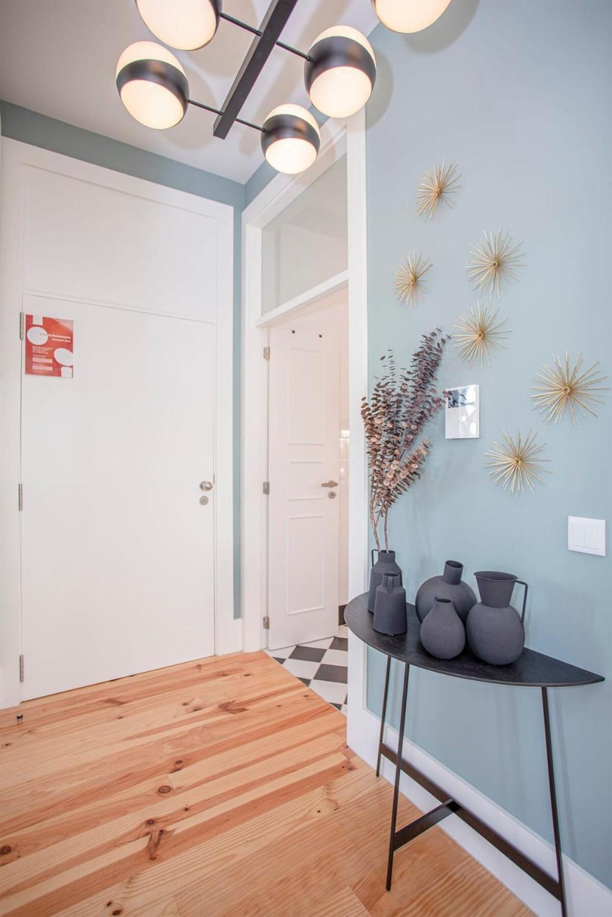 Apartment Liiiving In - Art Design *
