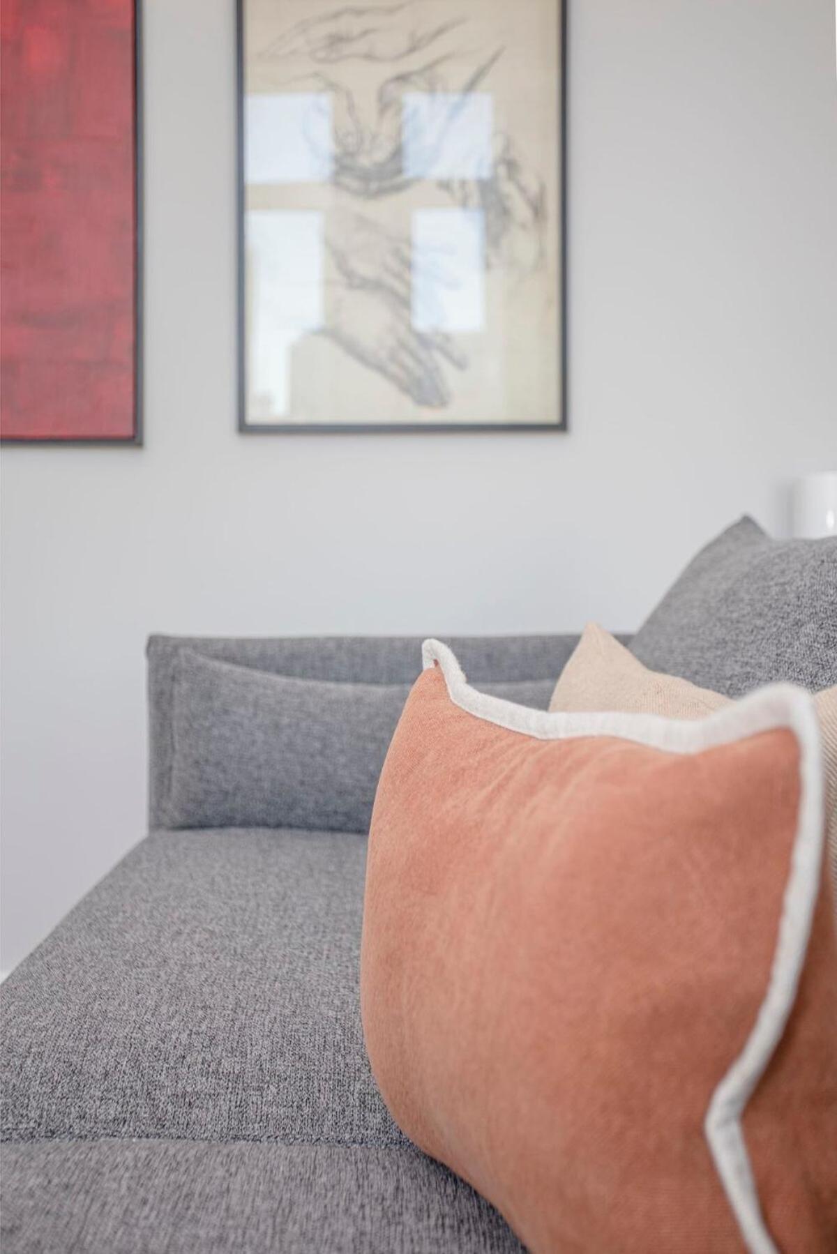 Apartment Liiiving In - Art Design