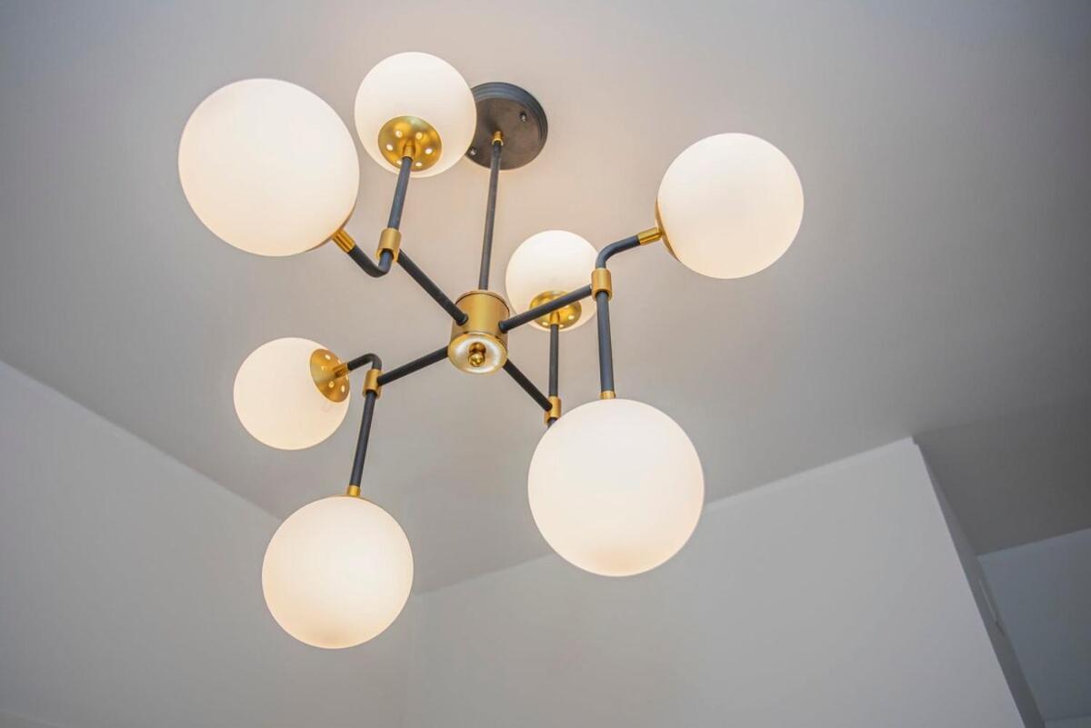 Liiiving In - Design Bright House
