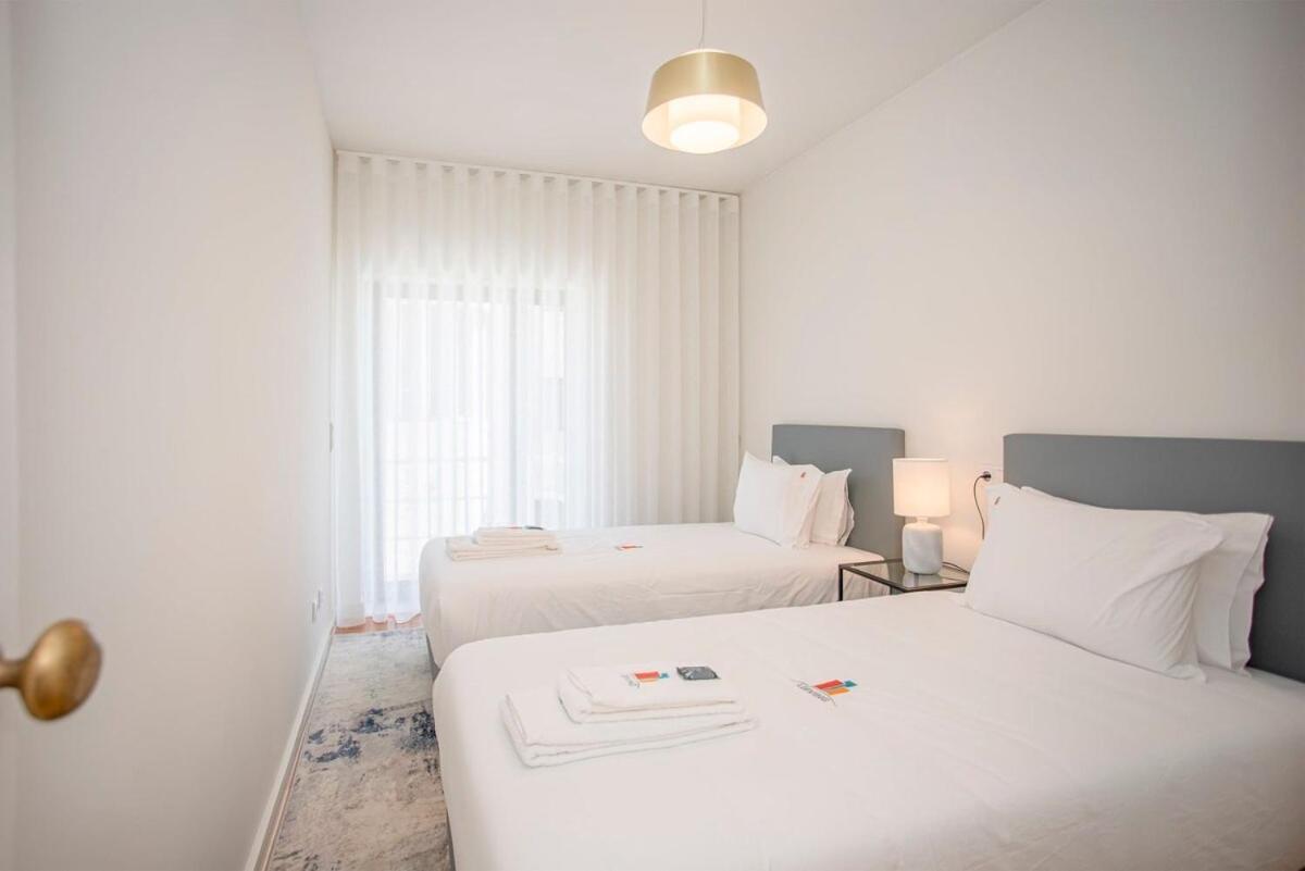 Liiiving In - Design Bright House