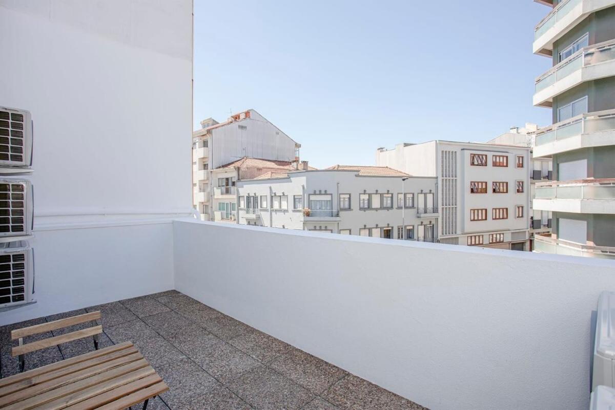 Liiiving In - Design Bright House