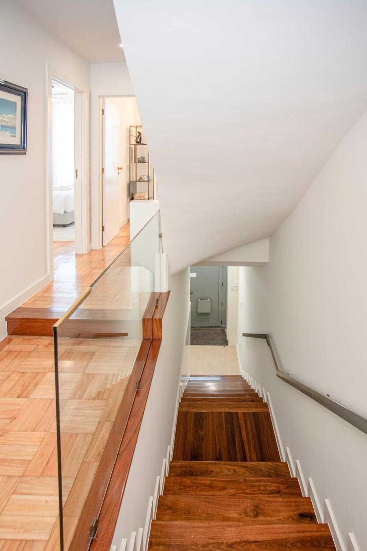 Liiiving In - Design Bright House