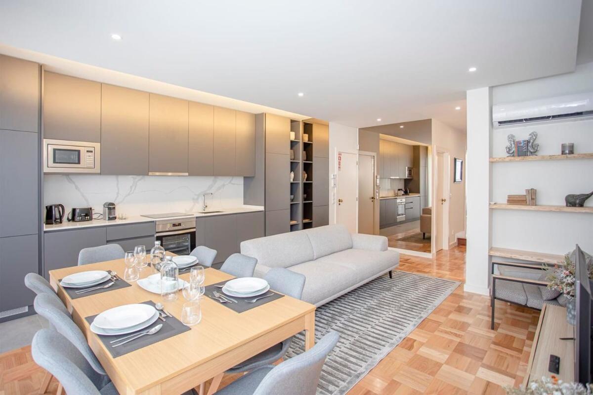 Liiiving In - Design Bright House *