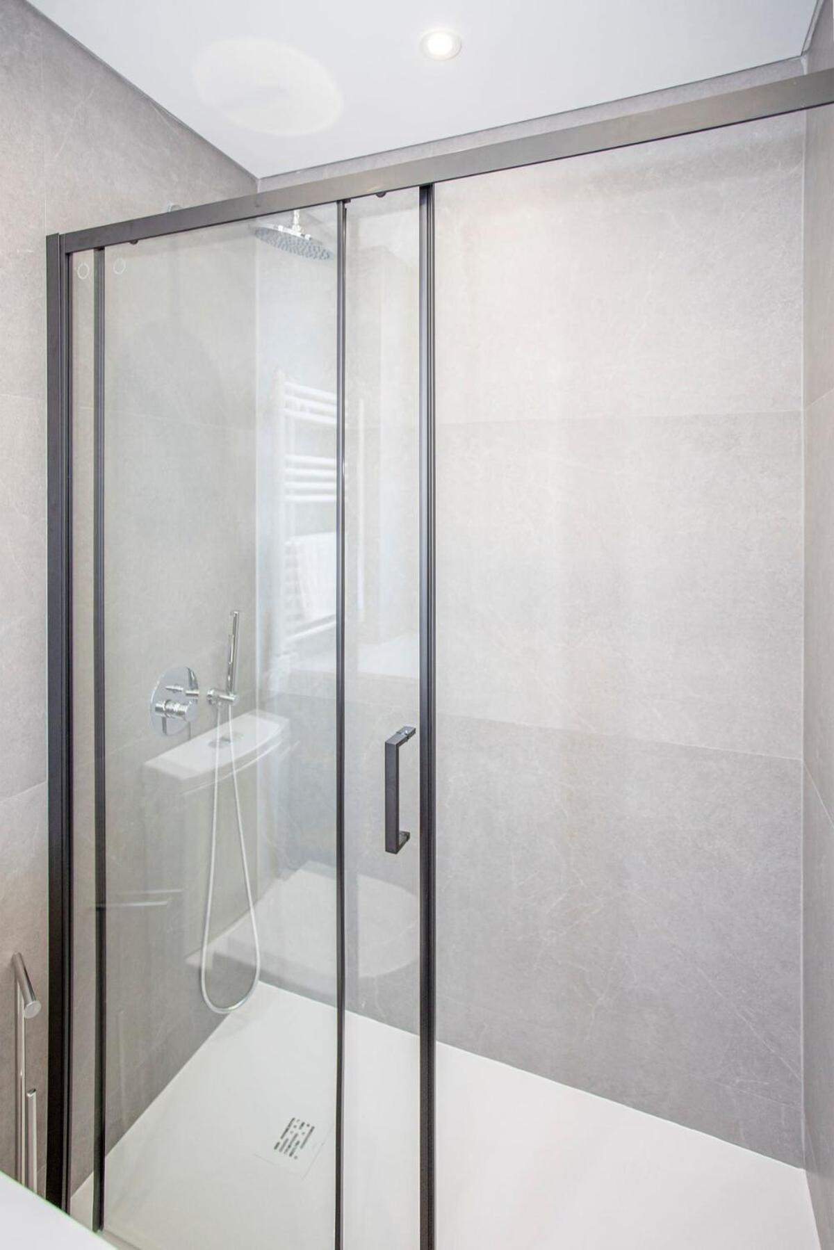 Liiiving In - Design Bright House